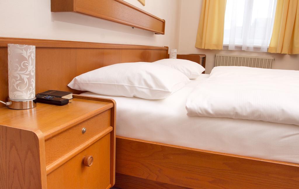 Hotel Zur Sonne Korneuburg Δωμάτιο φωτογραφία